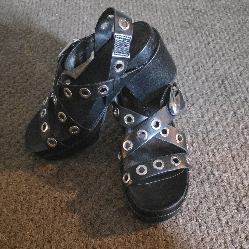 AEROSOLES Black and Silver Heels with Edgy Design